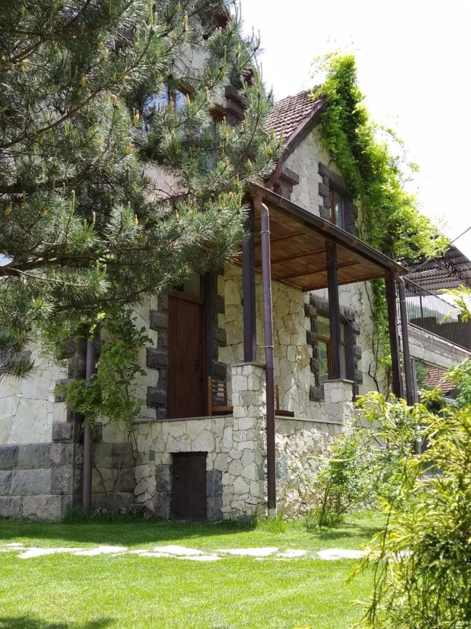 Eco Garden Bed & Breakfast Dilijan Luaran gambar